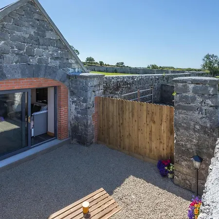 Coach House On The Shores Of Lough Corrib Ferienhaus